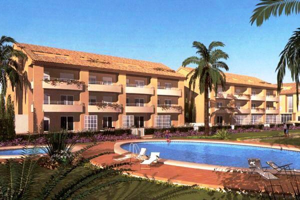 Apartamentos con balcón y piscina comunitaria