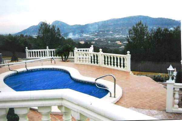 Villa con piscina y vistas bonitas