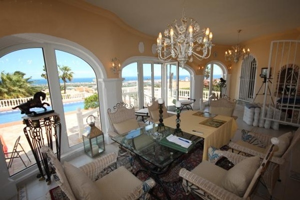 The light-flooded dining-room with huge windows and direct access to the terrace with breathtaking views
