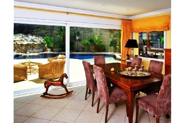 The spacious dining room with huge windows and views to the paradise-like garden