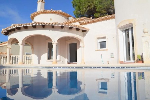 Renovated spacious villa with a great panorama view over La Sella