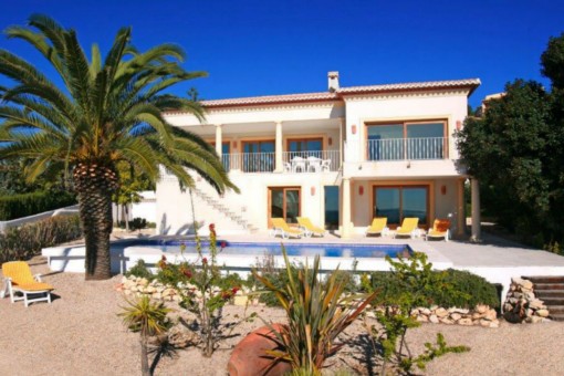 Luxury villa with pool on the seafront at the Benissa Coast, Alicante
